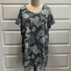 Brand new with tags soft stretch printer camouflage short sleeve high low top